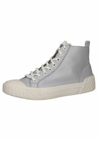 Hoge sneakers van lichtgrijs leer met een witte rubberen zool, ronde neus, platte veters en een gestructureerde hakaccent. Bevat minimale stiksels.