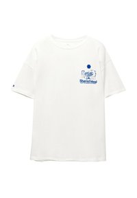 T-shirt en coton blanc à manches courtes, présentant un design graphique bleu avec le texte "Repas Partagé" et des illustrations de chaises et de nourriture.