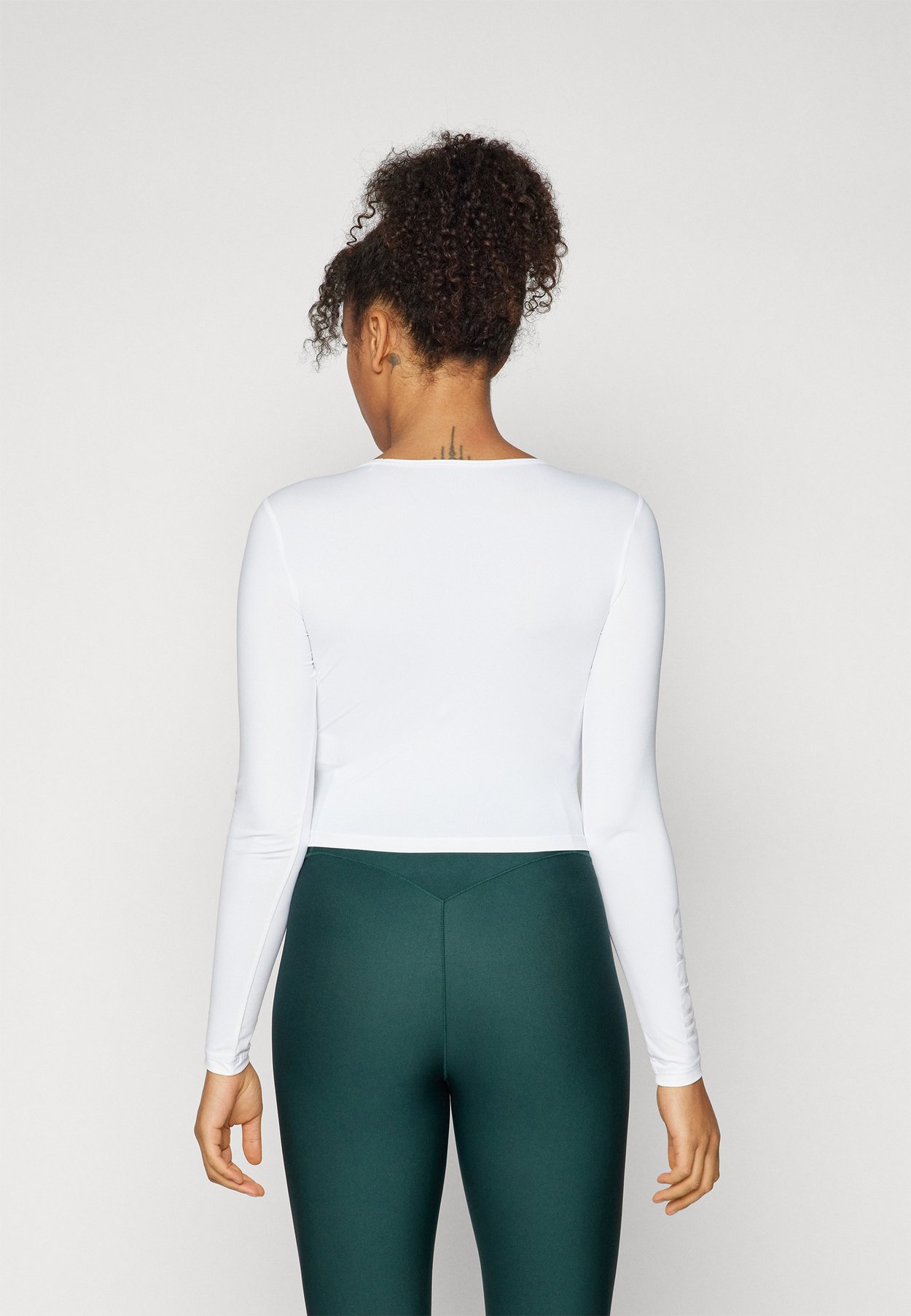 GRAPHIC CROP LONG SLEEVE