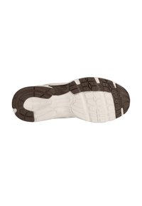 Sportskosula med en brun gummiyttersula och vit mellansula, med en texturerad, formgjuten mönstring för grepp och fäste.