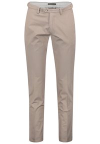Beżowe chinosy o dopasowanym kroju, wykonane z tkaniny bawełnianej. Posiadają dwie kieszenie z przodu, zapięcie na guzik oraz subtelne fałdy z przodu.