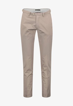 Beige chinos with a slim fit, made of cotton blend fabric. Features two front pockets, a button closure, and subtle creases on the front.