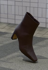 Non sélectionné, dark brown