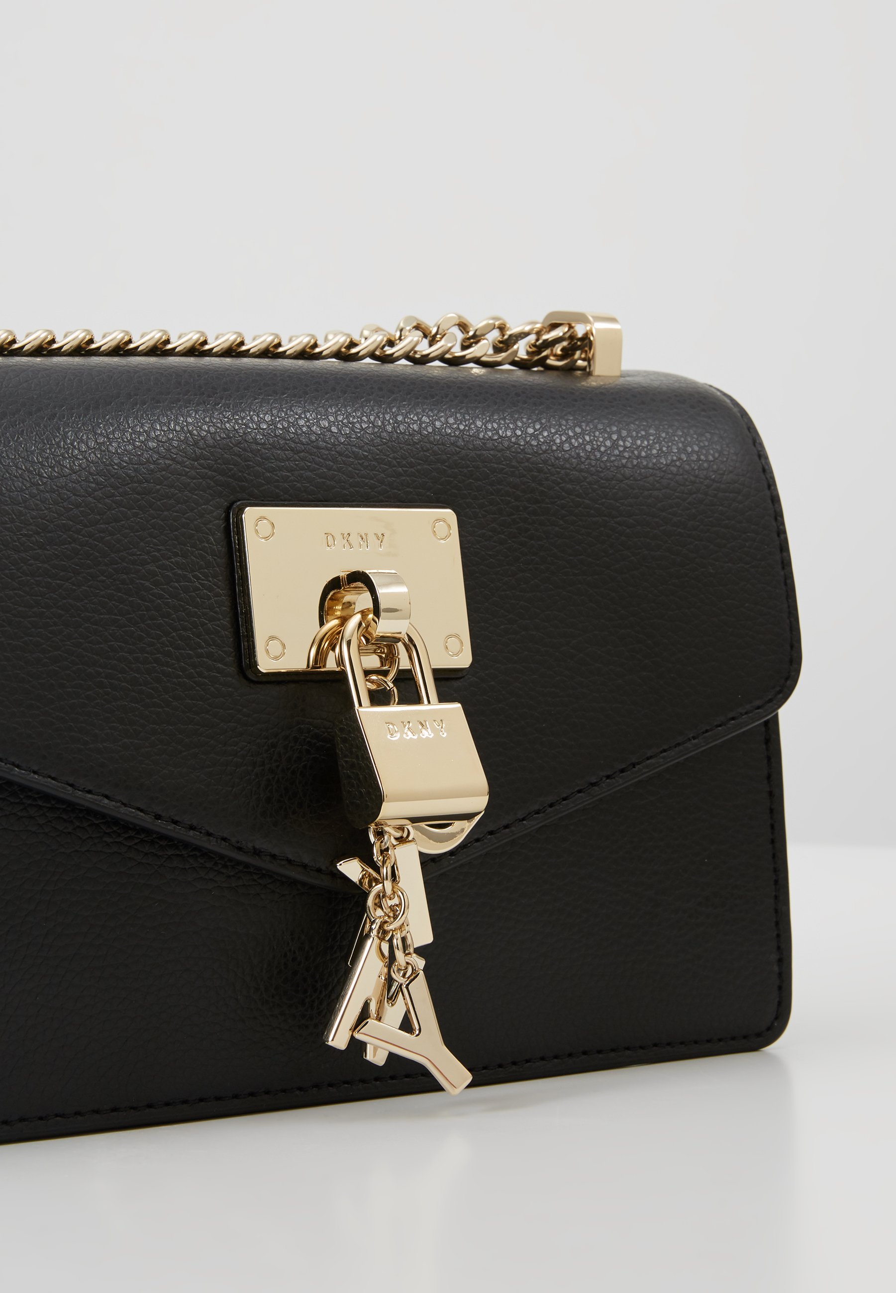 DKNY ELISSA SMALL SHOULDER FLAP Axelremsväska black DKNY ELISSA SMALL SHOULDER FLAP Axelremsväska black