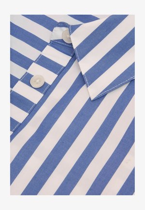 Blaue und weiße gestreifte Baumwollbluse mit spitzem Kragen und zwei runden weißen Knöpfen auf der Vorderseite. Glatte Textur, regulärer Schnitt.