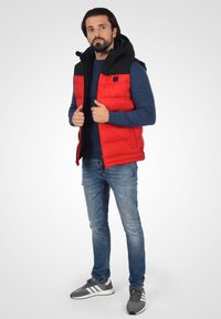 INDICODE JEANS IDIULIUS - Bodywarmer - goji berry