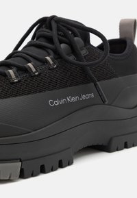 Calvin Klein Jeans HYBRID SHOE LACEUP - Sportbačiai - black/charcoal grey
