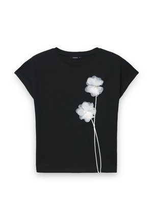 T-shirt nera a maniche corte con tre applicazioni di fiori bianchi sovrapposti e dettagli in perle sul davanti, realizzata in morbido cotone.