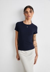 Tommy Jeans SLIM ESSENTIAL S - Paprasti marškinėliai - dark night navy