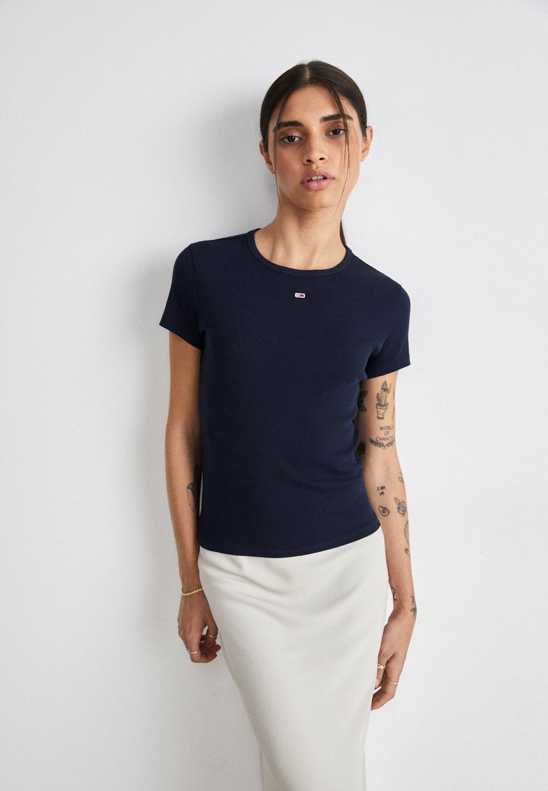 Tommy Jeans SLIM ESSENTIAL S - Paprasti marškinėliai - dark night navy