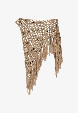 Châle triangulaire marron au crochet avec franges le long des bords et petites paillettes brillantes tissées dans le motif, présenté à plat sur fond blanc.