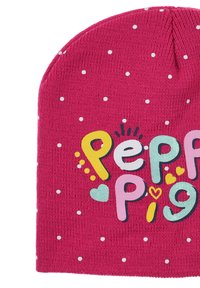 Cappello a maglia fucsia con pompon, caratterizzato da pois bianchi, con una grafica multicolore di "Peppa Pig" e dettagli glitterati in vari colori.