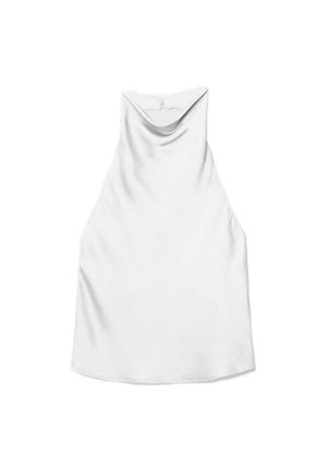 Robe nuisette blanche en satin sans manches avec encolure drapée et deux petits boutons au niveau du col arrière, posée à plat sur un fond blanc.