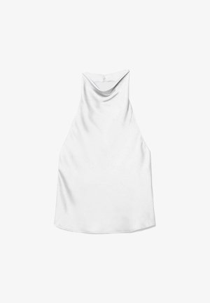 Robe nuisette blanche en satin sans manches avec encolure drapée et deux petits boutons au niveau du col arrière, posée à plat sur un fond blanc.