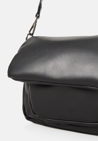 HVISK CAYMAN  czarny