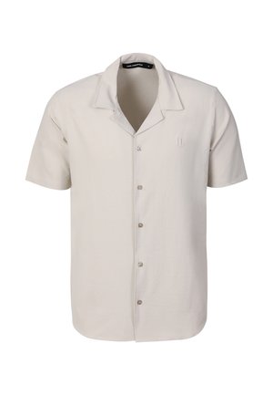 Beiges Kurzarm-Hemd mit Knopfleiste, lockerem Kragen und dezenter Textur, mit kleinem besticktem Logo auf der Brust.
