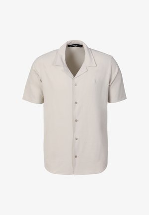 Beiges Kurzarm-Hemd mit Knopfleiste, lockerem Kragen und dezenter Textur, mit kleinem besticktem Logo auf der Brust.