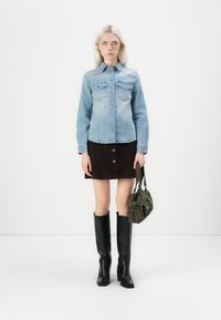 JDY JDYMOON SHIRT - Pogājama blūze - medium blue denim