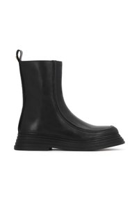 Botine negre până la glezne, fabricate din piele netedă, cu vârf rotunjit, panouri laterale elastice și o talpă groasă texturată. Dispune de o buclă în spate.