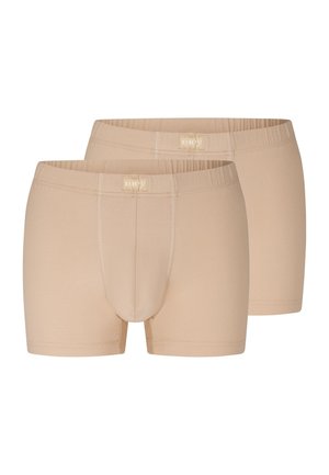Zwei beige Herren-Boxershorts mit elastischem Bund und vorderer Kontur-Tasche auf weißem Hintergrund.