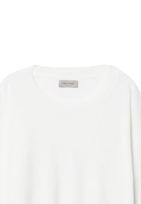 Wit T-shirt met ronde hals en een Falconeri merklabel genaaid aan de binnenkant van de hals, gemaakt in Italië.
