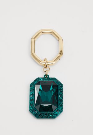 Pendentif octogonal teal avec une pierre centrale facettée et de petites pierres environnantes, attaché à un porte-clés octogonal en ton doré.