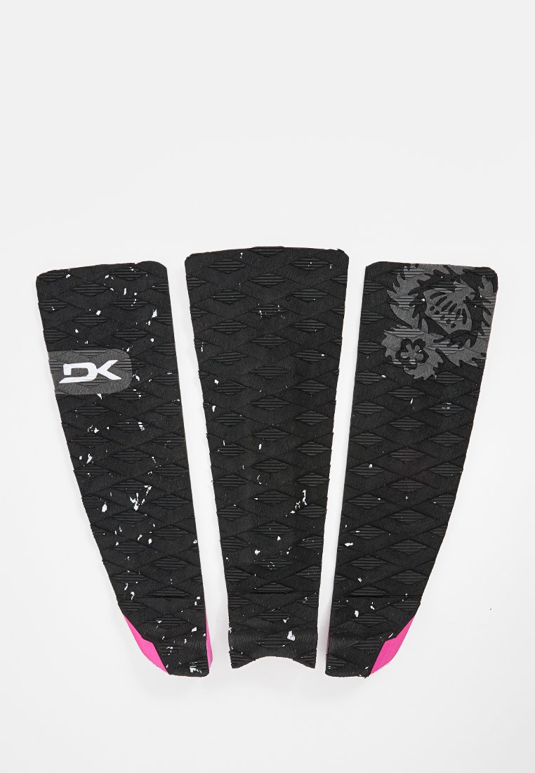 Set van drie zwarte neopreen kniebeschermers met een gestructureerd oppervlak, roze accenten en een decoratief zwart bloemmotief op één pad.