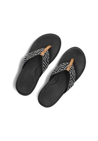Zwarte slippers met een gestructureerd patroon in wit en grijs op de banden, met een bruine accenten op het teenstuk en een gladde zwarte zool.