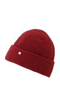 Rode gebreide beanie met een omgeslagen rand, voorzien van een klein gouden metalen logo-detail. Zachte textuur en ronde vorm, geschikt voor winterkleding.