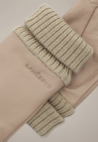 Skórzane rękawice w jasnym beżu z prążkowanym beżowym ściągaczem. Zawierają tłoczone logo "LANCERTO" na stronie dłoni dla szczegółu i identyfikacji marki.