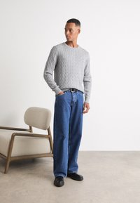 Tommy Hilfiger CLASSIC CABLE CREW NECK - Džemperis - grau
