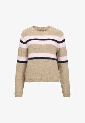 Beeži kudumitega särk, millel on horisontaalsed triibud helesinisest, tumepunast ja mustast. Omandab ümmarguse kaeluse ja pikka varrukat. Pehme tekstuur.