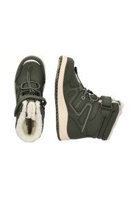 Dunkelgrüne Winterstiefel mit einem Fellfutter, sicherer Schnürung und verstellbarem Riemen; Gummisohle mit strukturiertem Grip.