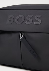 BOSS STORMY WASHBAG - Toaletna torbica - black