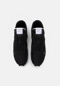 Nike Sportswear DBREAK-TYPE - Sapatilhas - black/white