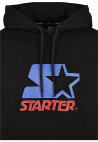 Sort hætteklædning med et stort blåt og rødt "STARTER"-logo, med stjernedesign og snøre ved halsen. Blød stoftekstur.