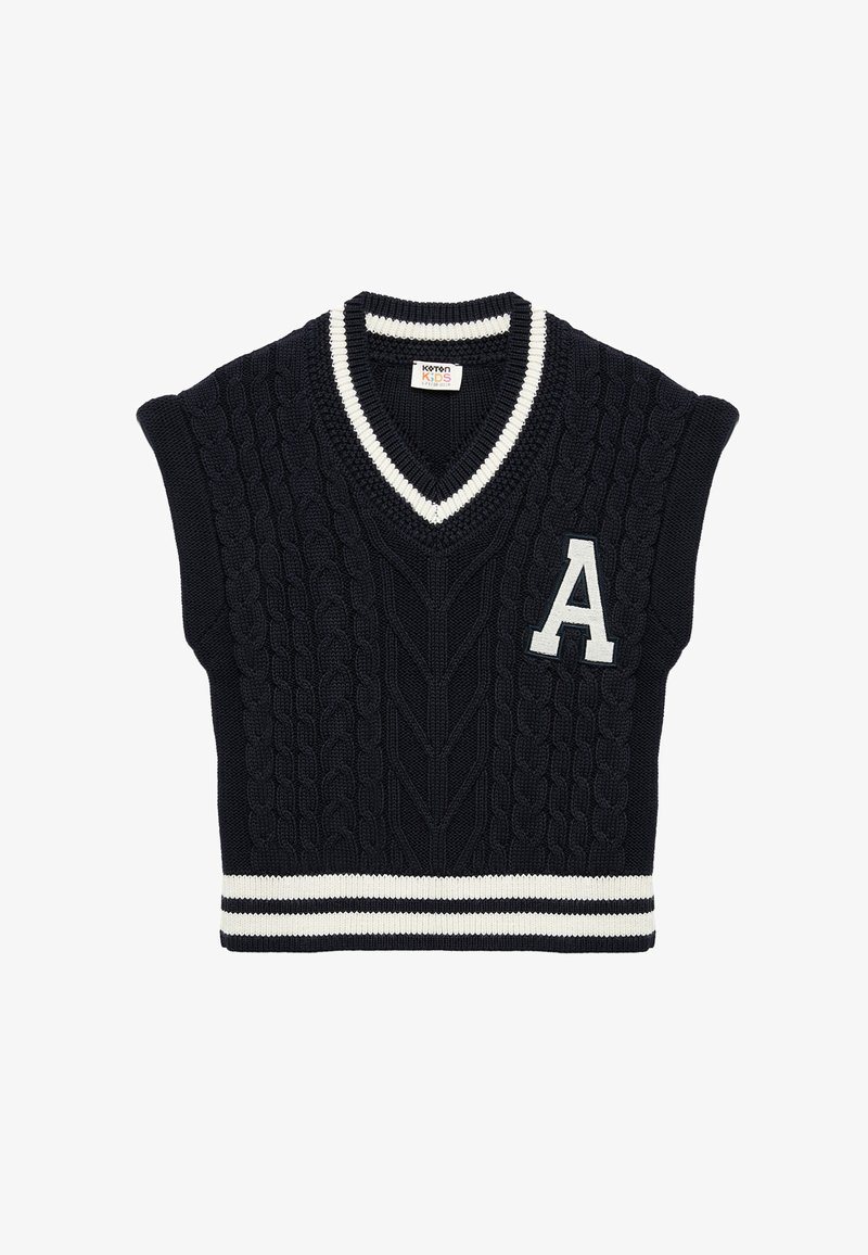 Marinblå stickad ärmlös väst med kabelmönster, V-ringning och vita randiga detaljer vid kragen och fållen. Har en vit bokstavs-patch med 'A'.