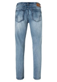 Lichtblauwe denim jeans met rechte pijpen, met twee achterzakken en een merkpatch op de tailleband. Zachte textuur en vervaagde afwerking.