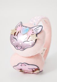Fascia per capelli rosa in peluche a forma di orecchie di gatto con un volto lucido e riflettente, decorato con stelle e cuori, e una fascia curva tempestata di paillettes.