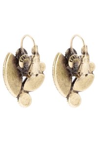 Paire de boucles d'oreilles clip en ton or avec des formes géométriques abstraites, superposées et des surfaces texturées.