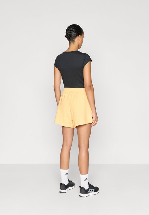 adidas SOFT LUX LOOSE - Pantalón corto de deporte - semi ice tangerine — photo 3