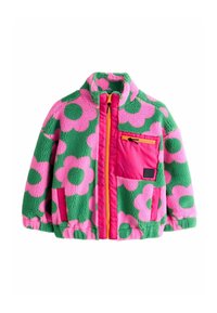 Jachetă fleece cu model floral verde și roz, închidere cu fermoar, buzunar roz și accente portocalii. Are guler înalt și manșete elastice.