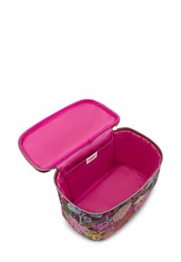 Cosmetica-tas met kleurrijke bloemenprint en stevige ritssluiting; binnenzijde gevoerd met levendig roze stof; rechthoekige vorm met zachte textuur.