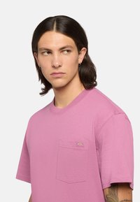 Dickies LURAY POCKET TEE - Jednoduché tričko - mellow mauve