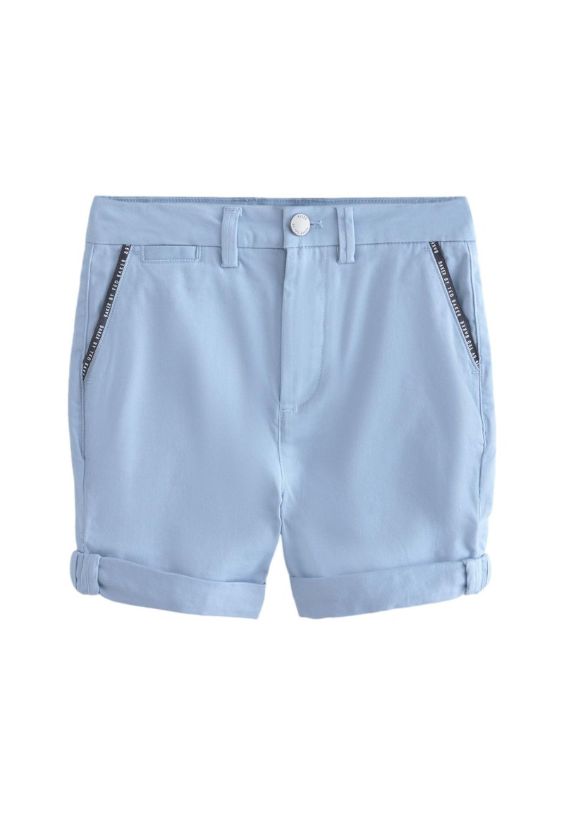 Hellblaue Baumwollshorts mit Knopfverschluss, aufgerollten Säumen und schwarzen Reißverschlüssen an den vorderen Taschen. Glatte Textur.