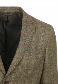 Tweed blazer met een visgraatpatroon in olijfgroen met rode en gele ruitaccenten. Inclusief een zwarte voering en een enkele knoopsluiting.