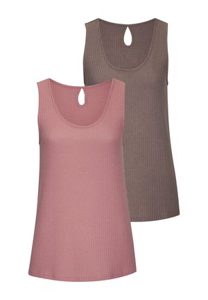Zwei Tanktops in einem gerippten Stoff; eines in Hellrosa und eines in Braun. Jedes hat einen Rundhalsausschnitt und einen Tropfenausschnitt im Rücken.