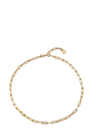 Pulsera de cadena de oro con eslabones ovalados alargados, cierre de langosta y una pequeña etiqueta con el nombre de la marca. La superficie es brillante y pulida.