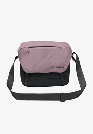 Zweifarbige Umhängetasche von Vaude in Lila und Schwarz mit verstellbarem schwarzen Riemen und vorderer Reißverschlusstasche.