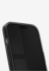 Klar smartphonecover med blank finish, kabinetdesign med udskæringer til knapper og en mørk skærm.